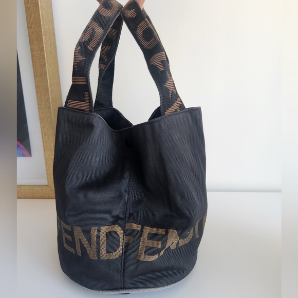 Fendi Roma Vintage Nylon bucket bag - Picture 3 of 8